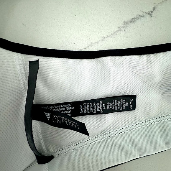 Victoria’s Secret - Knockout Front-Close 2.0 Sports Bra - Buy 2, Get 3rd Free - Picture 8 of 8